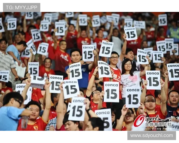 巴萨球迷打出带有纳粹色彩横幅,副主席:永远不能再发生此事 巴萨球迷打出带有纳粹色彩横幅,副主席:永远不能再发生此事